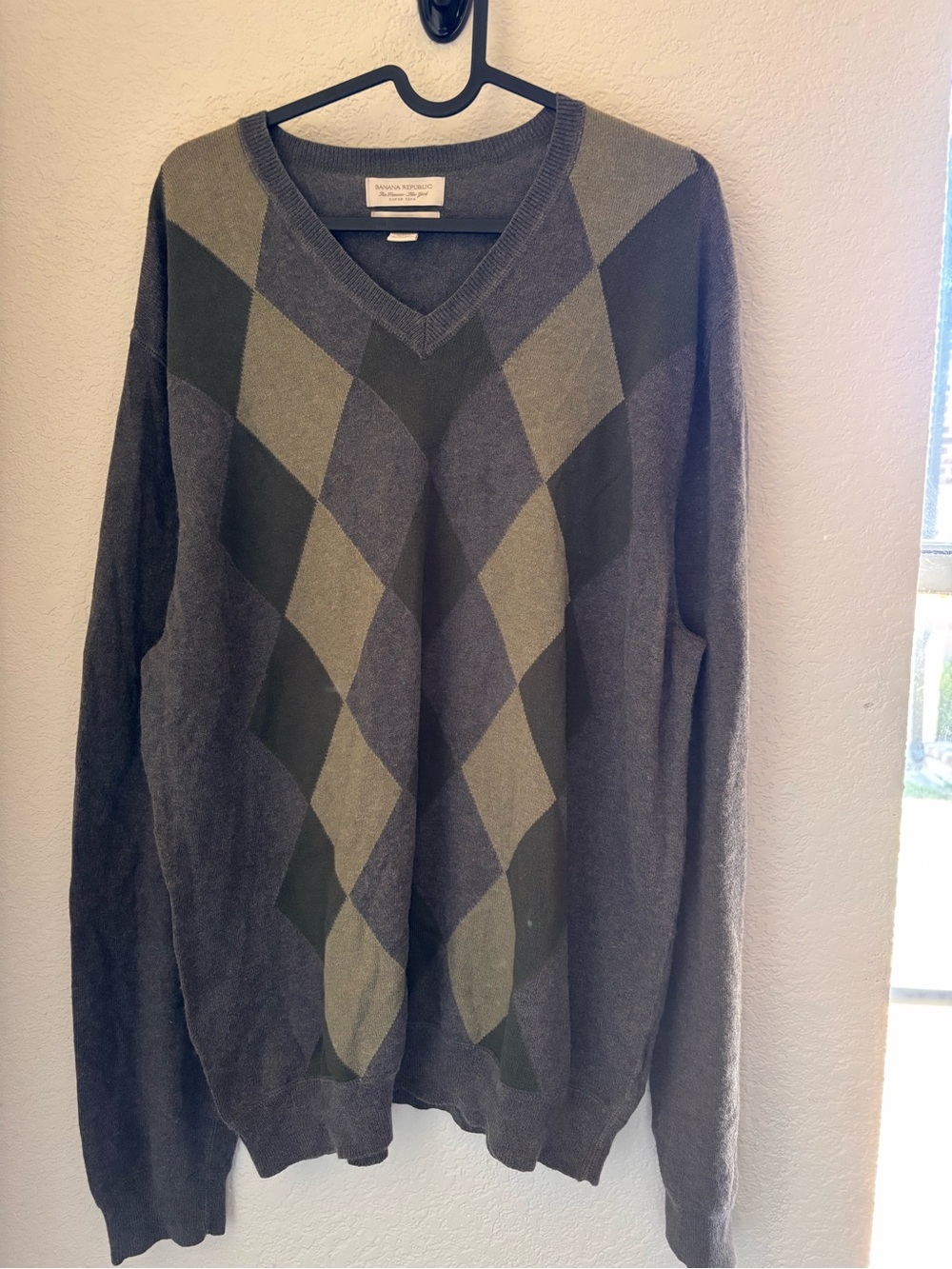 Cotton Cashmere Blend Men’s V-Neck Argyle Sweater Banana Republic